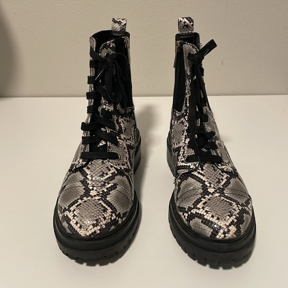 Circus by Sam Edelman Giovanny black lace up snakeskin combat boots sz 7.5 - Picture 2 of 8